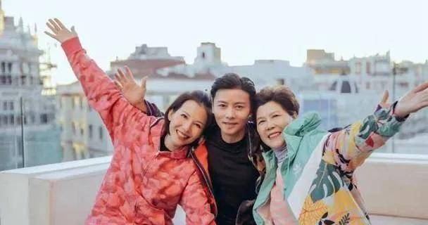 夏：沙漠之旅的温馨与欢乐开元棋牌蔡少芬携家人游宁(图5)